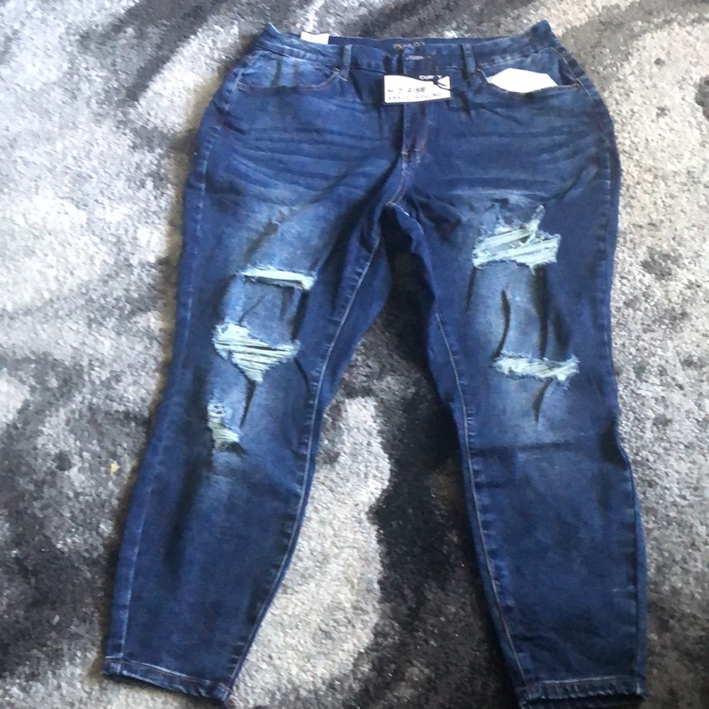 🆕 curvy destroyed denim jeggings